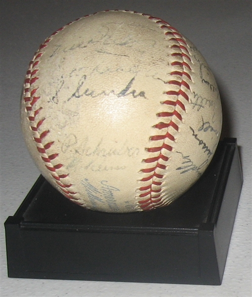1940 New York Yankees Team Signed Reach Ball, GAI Authentic