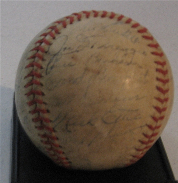 1946 New York Yankees Team Signed Reach Ball, GAI Authentic